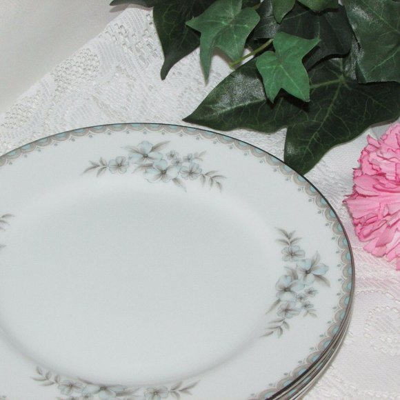 3 MIKASA Fine China Alicia Salad Plates 9359 Blue Floral Vintage Cottagecore - Picture 3 of 6